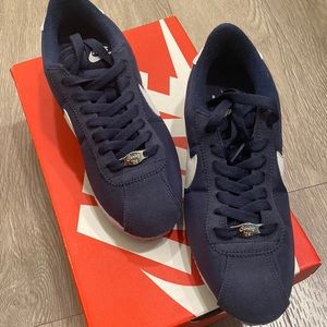 Women’s Nike Cortez basic nylon women’s size 7